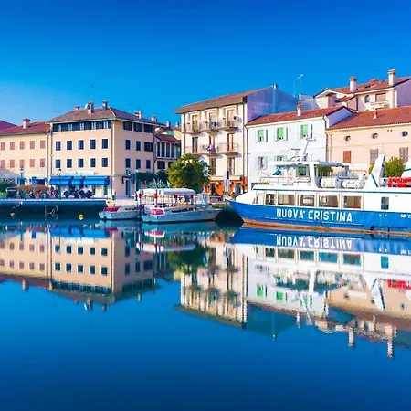 Breathtaking Seaview In Grado-beahost Апартаменты *