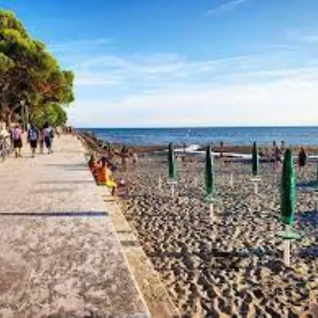 Breathtaking Seaview In Grado-beahost Apartman